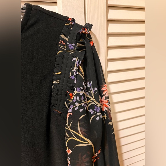 CeCe Black Top Floral Sheer Sleeves S - Picture 7 of 10